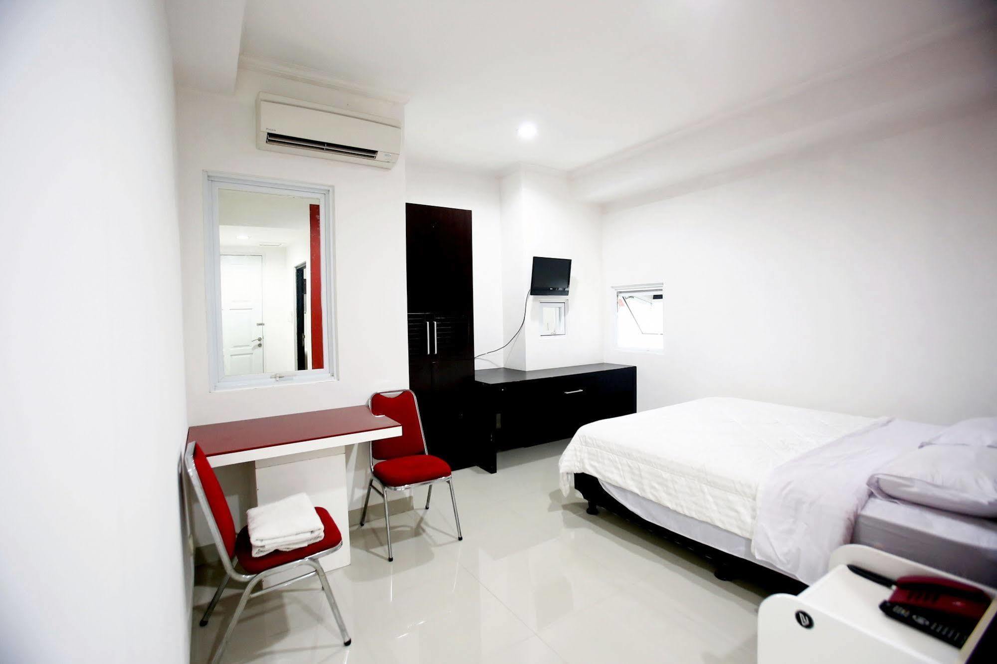 Reddoorz Plus @ Guntur Raya Setiabudi Jakarta Ngoại thất bức ảnh